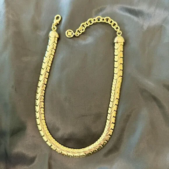 Givenchy Gold Tone Iconic Runway Flat Link Collar Necklace - Vintage - Picture 5 of 6